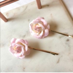 {Boutique} Pink Flower Barrettes🌸